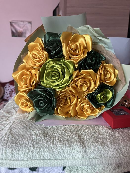 Buchete satin diferite modele realizate pe comada