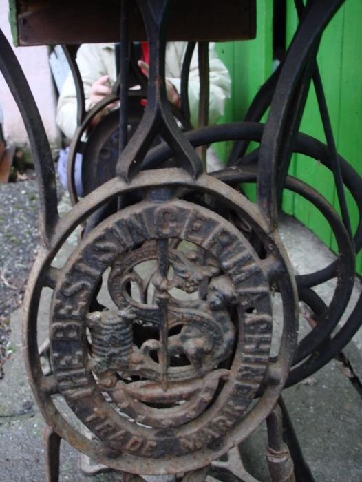 Masina de cusut SINGER