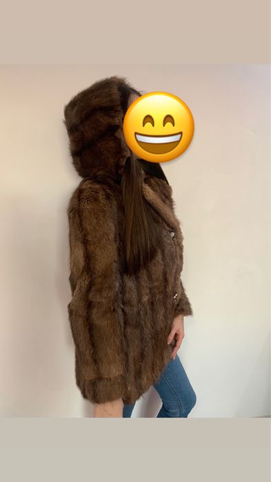 Geacă din blană naturală cu glugă  (nu cunosc animalul)
