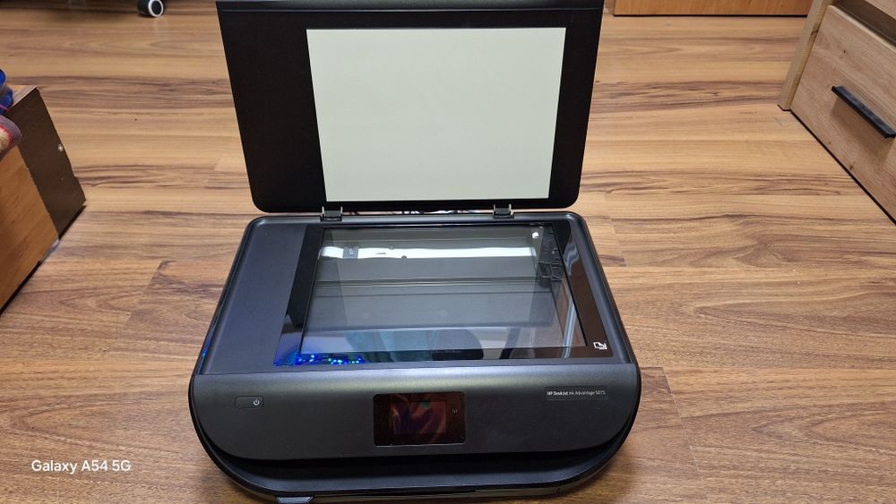 Мултифункционален принтер HP DeskJet Ink Advantage 5075 +подарък