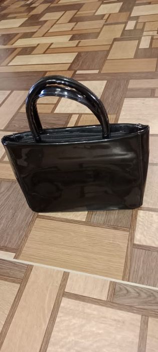 Женская сумка сотилади