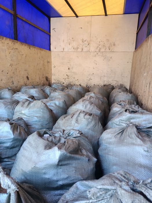 Уголь и дрова в мешках