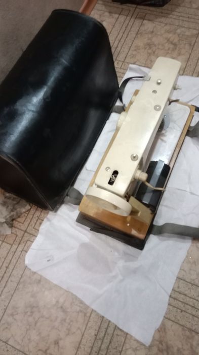 Швейная машина,без педали продам