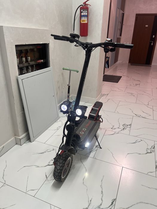 Продам электросамокат kugoo g booster