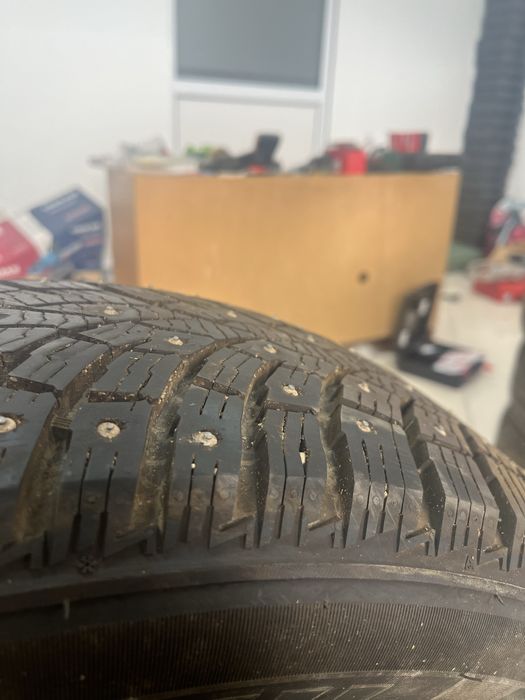 Резина шипованный  215/70R16 2шт