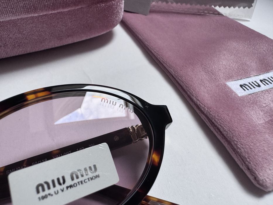 Ochelari de soare Miu Miu Oval SMU04Z 50-18 140, Noi