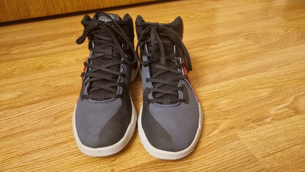 Ghete Baschet PROTECT 120 Nivel începător Negru-Roșu Tarmak