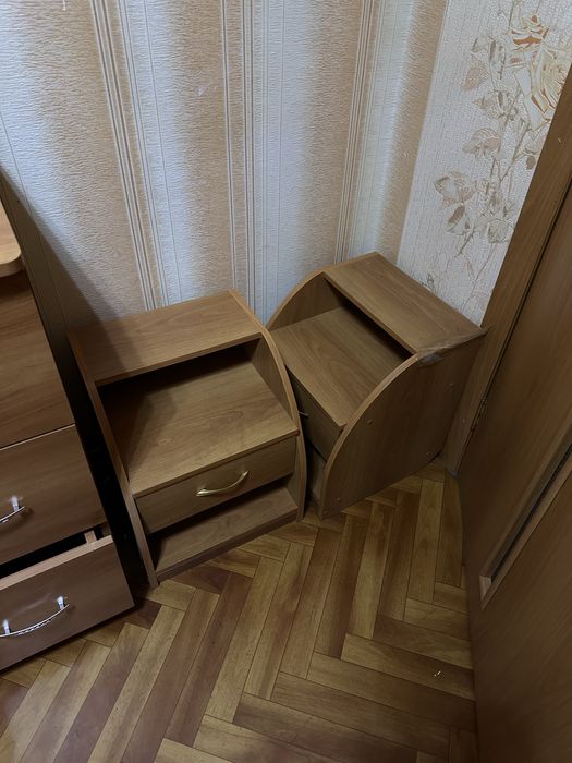 Продам мебель б/у, гкаф, комод, две тумбочки , цена 20000 ,  торг
