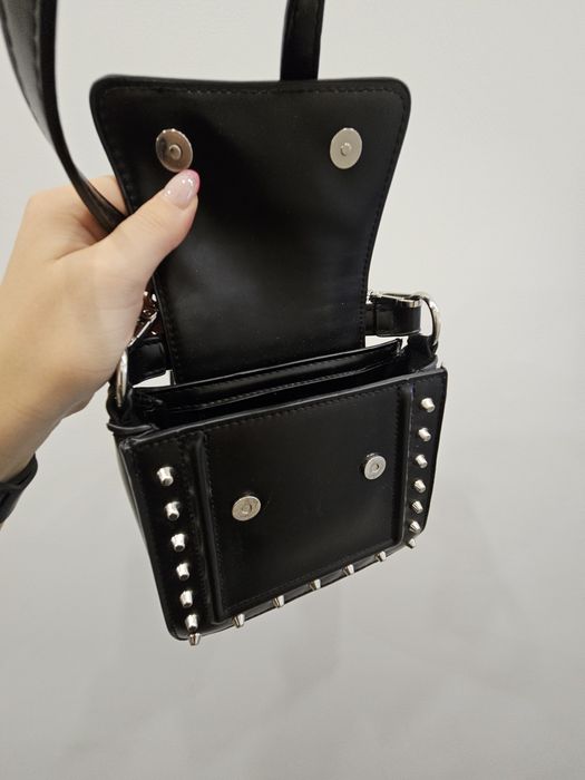 Малка черна чанта Zara