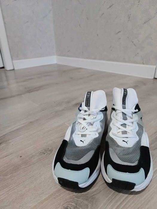 Продам новые кроссовки