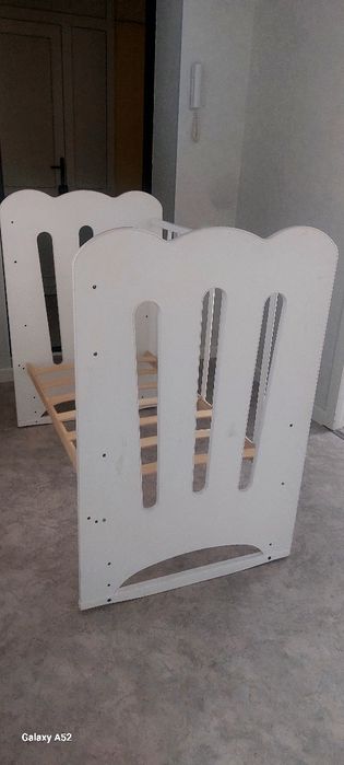 Продам  кроватку для малышей.