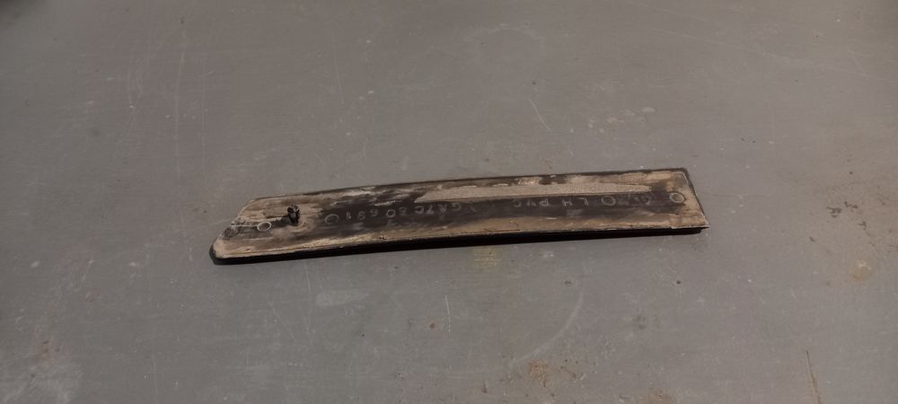 Молдинг Мазда кронус