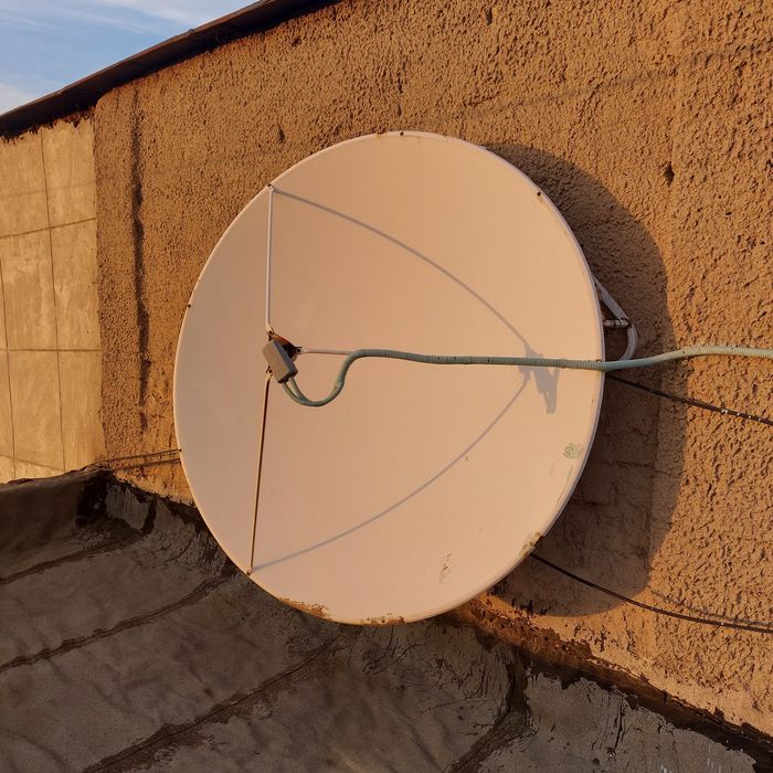 Антенна спутниковая прямофокусная 180см