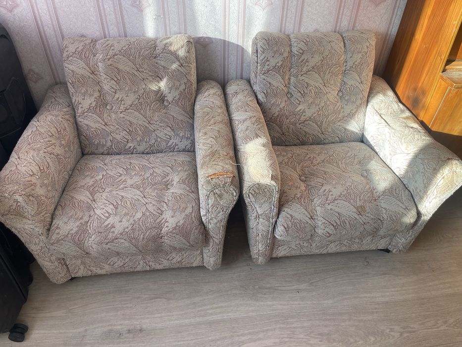 Продам диван и два кресла