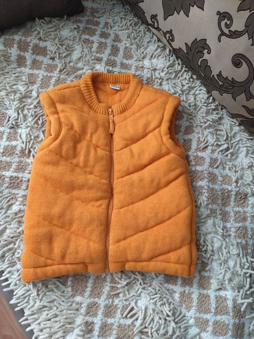 Теплая детская жилетка