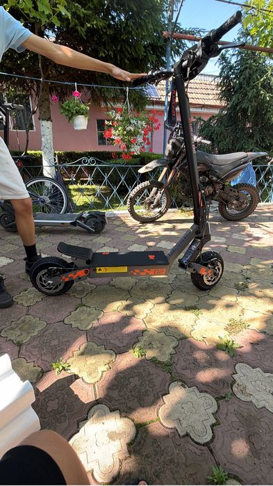 Vand trotineta electrica kukirin g2