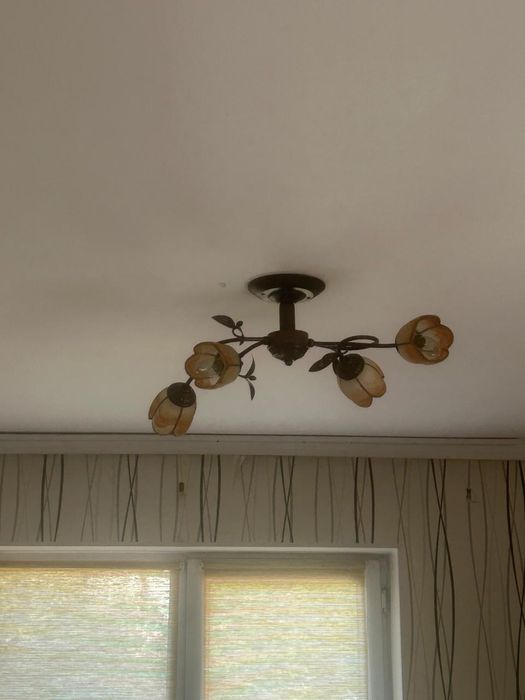 цена на 2 штук продаётся люстра