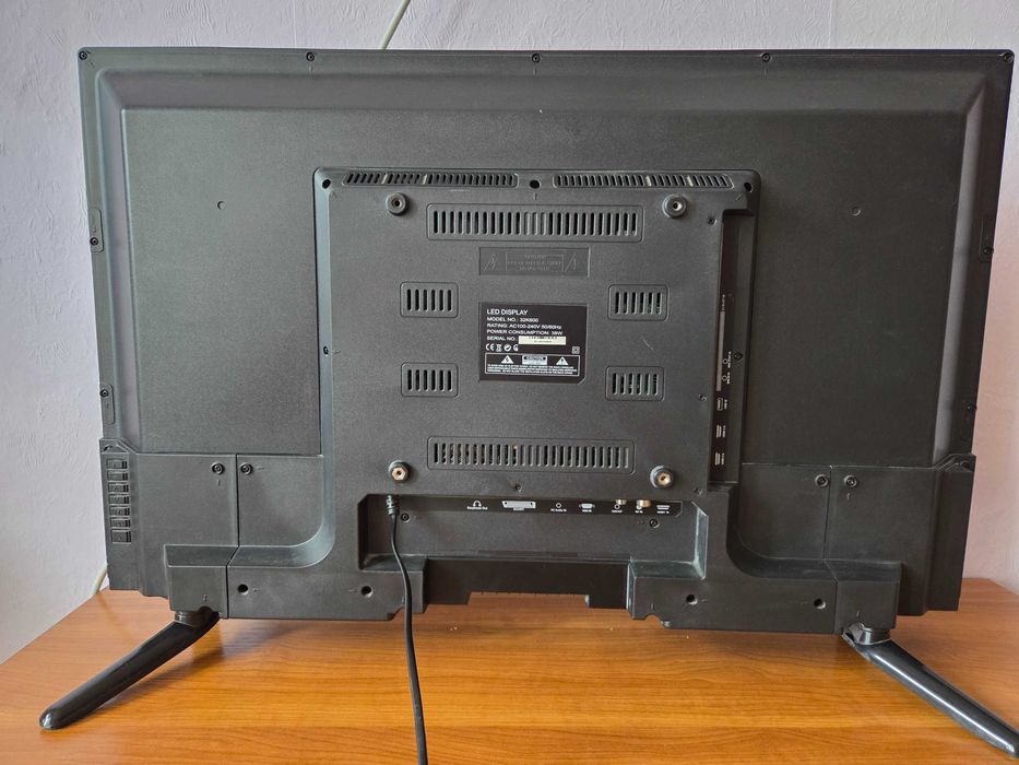 Телевизор Crown 32 инча LCD HD Ready