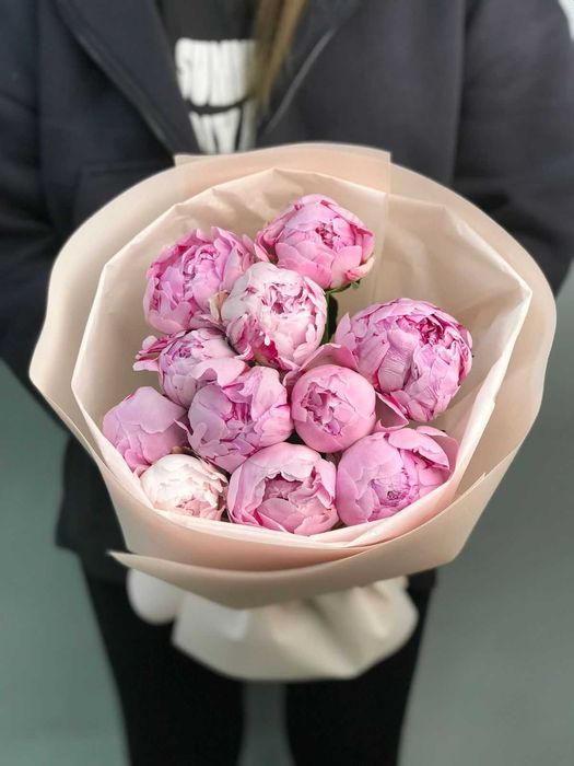 Розы пионы лилии герберы