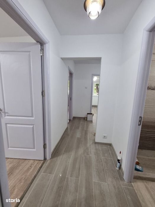 Apartament cu 3 camere de inchiriat in zona Piata Resita