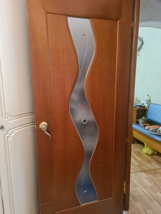 Продам двери б/у в хорошем состоянии