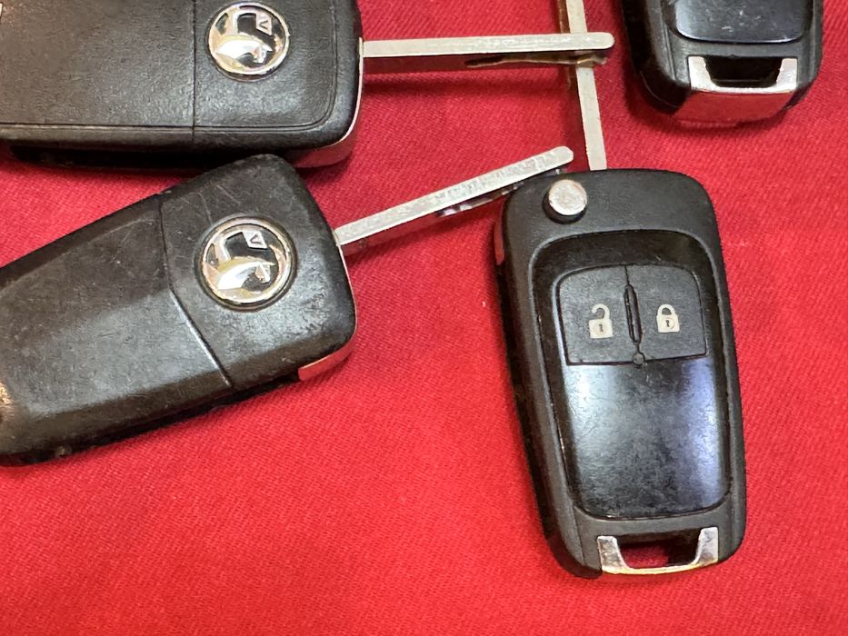 Ключ за Opel оригинален с 2бутона Astra J Corsa D Mokka Zefira C
