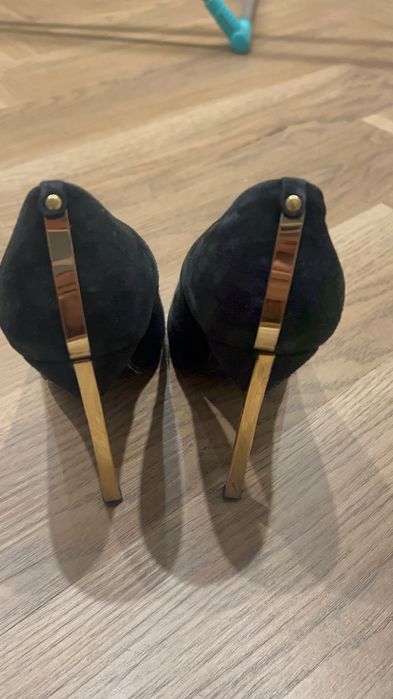 Продам женские туфли