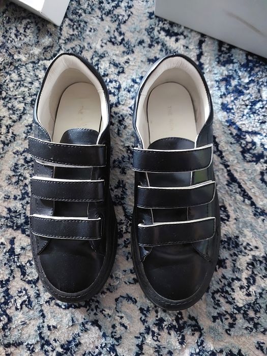 Продам срочно женские кроссовки