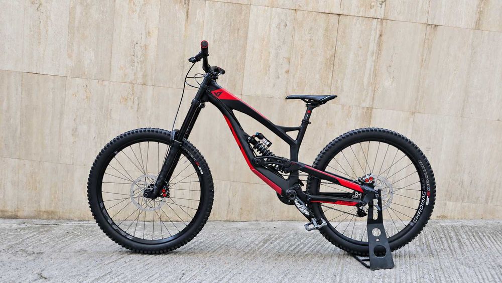 YT Tues AL, Downhill, L, 27.5 цола, RockShox Boxxer RC 200 мм, Vivid R2C, SRAM GX DH 1x7, Magura MT7