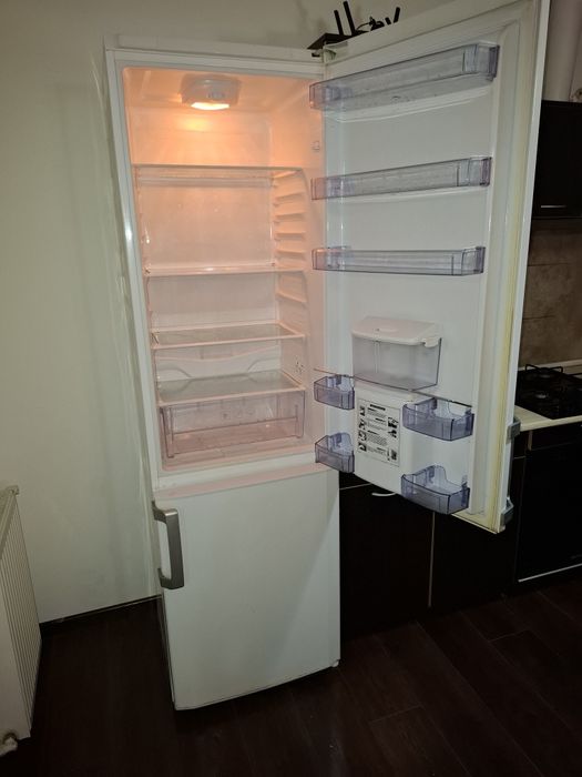Vand frigider Beko