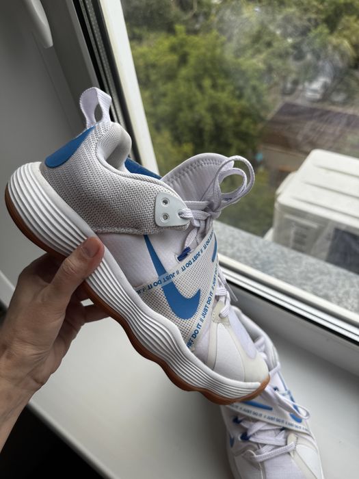 Волейбольные кроссовки Nike