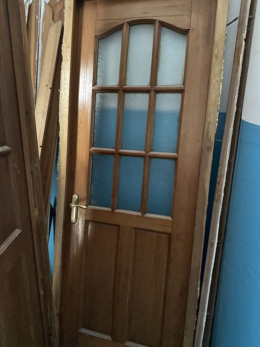 Срочно продается деревянная дверь 3 штук