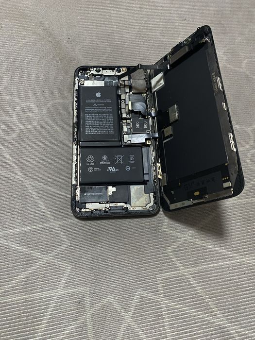Продам Айфон XS MAX