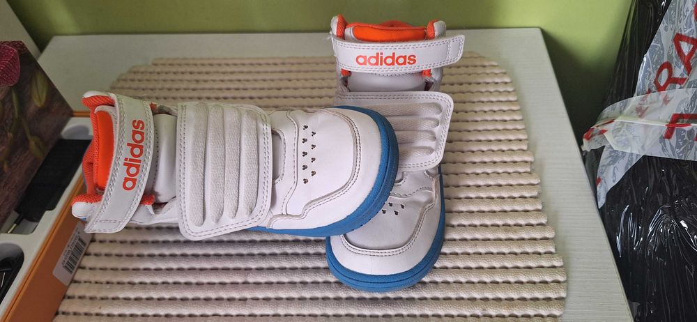 Adidasi stil gheata marime 26