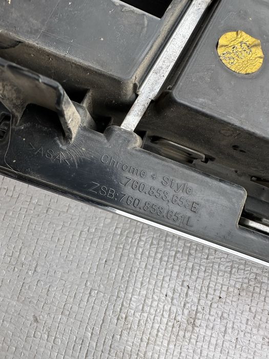 Grilă radiator vw touareg cr 7.