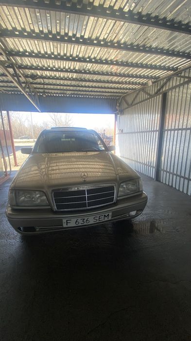Продам мерс с 180