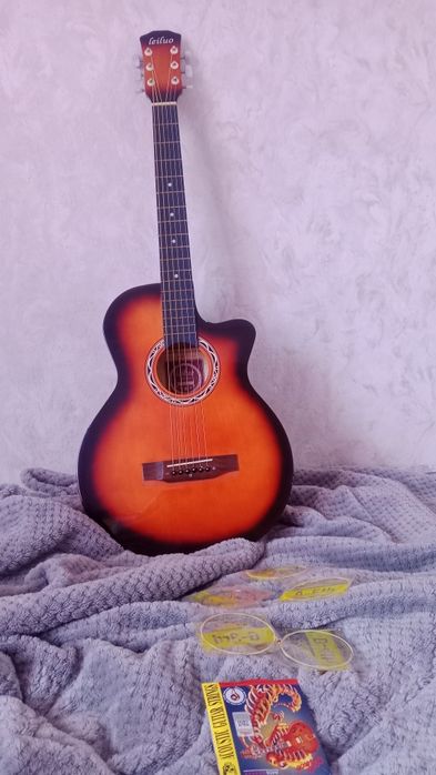 Продам гитару срочно