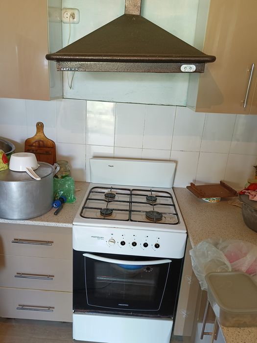 Газплита и вытяжкасымен сатылады