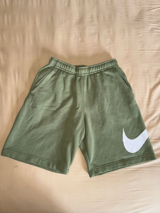 Продавам мъжки екип на Nike!