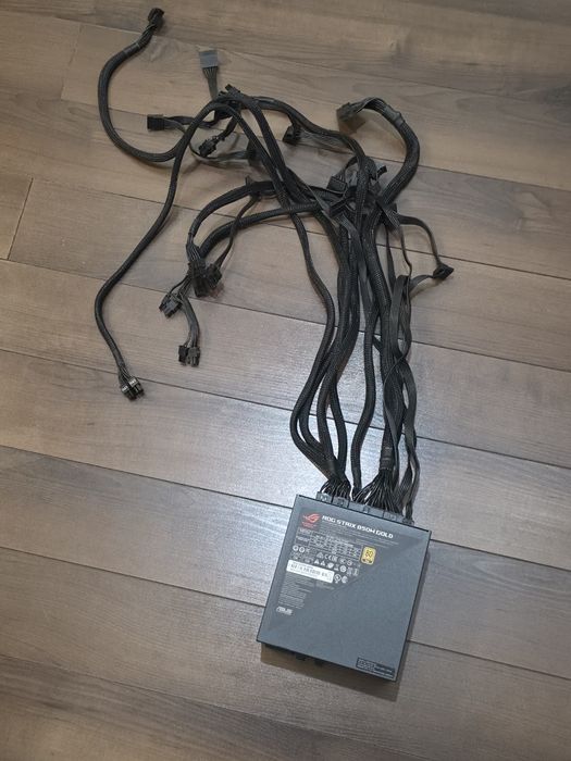 Sursa ASUS ROG Strix, 80+ Gold, 850W