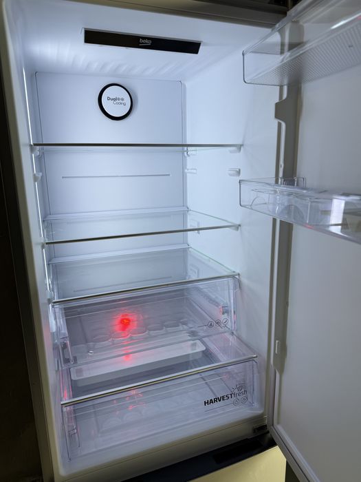 Продам Холодильник Beko ( Турция ) 368л/ 186см как новый !