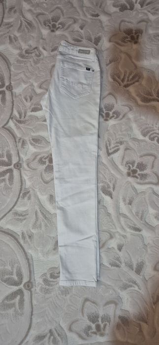 Blugi albi Tommy Hilfiger