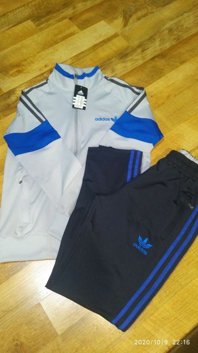Trening Adidas cu sigla cusuta Nou!