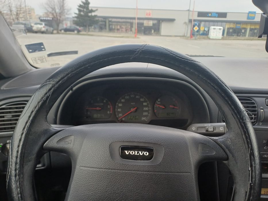 Продавам VOLVO V40  1.9 TD Цена 1550€