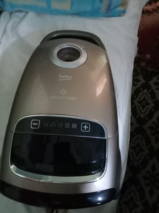 Vând Aspirator Beko