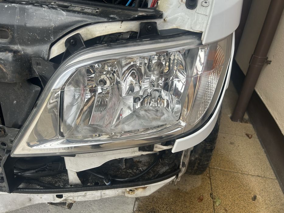 Polish faruri polimer faruri auto