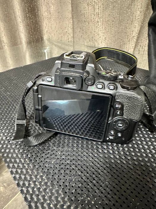 Nikon D5500 + 2 обектива (18-55 VR и 55-200 VR) + чанта