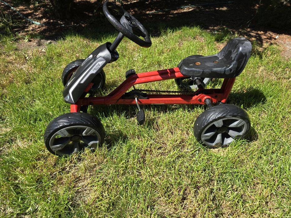 Cart / kart Playtive cu pedale pentru copii