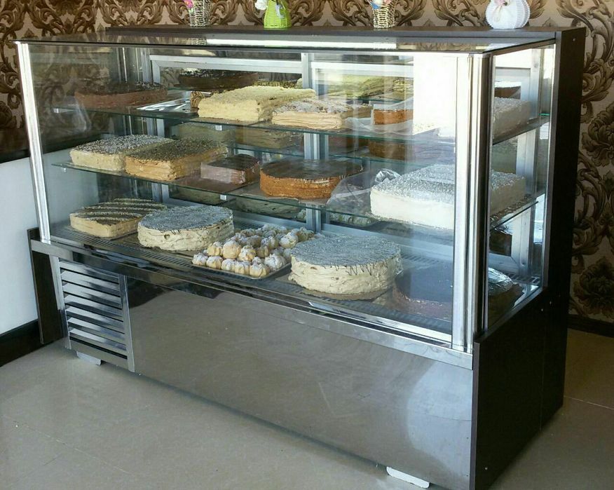 Холодильник витрина для торт и разные пичёное