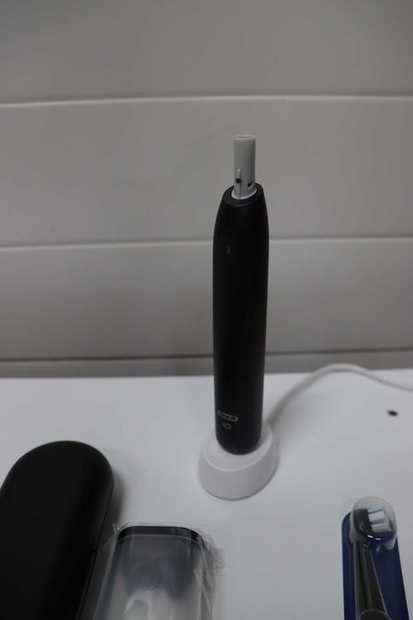 Електрическа четка за зъби Oral-B iO 2 Черна 3 режима на почистване Меко и тихо четкане